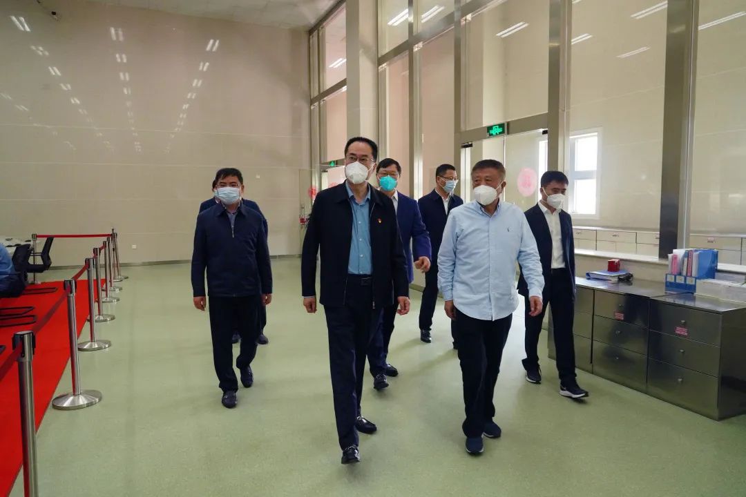 2022年4月21日上午，張家港市委書記韓衛(wèi)一行來到華昌化工走訪調研